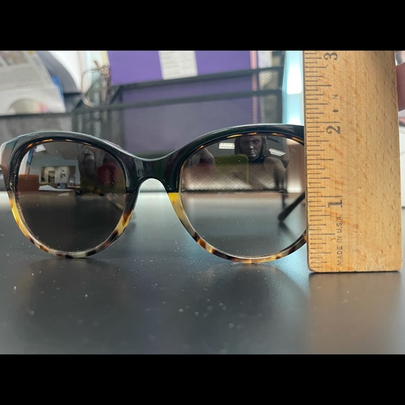 Tory Burch oversized Tortoise sunglasses - Picture 6 of 6